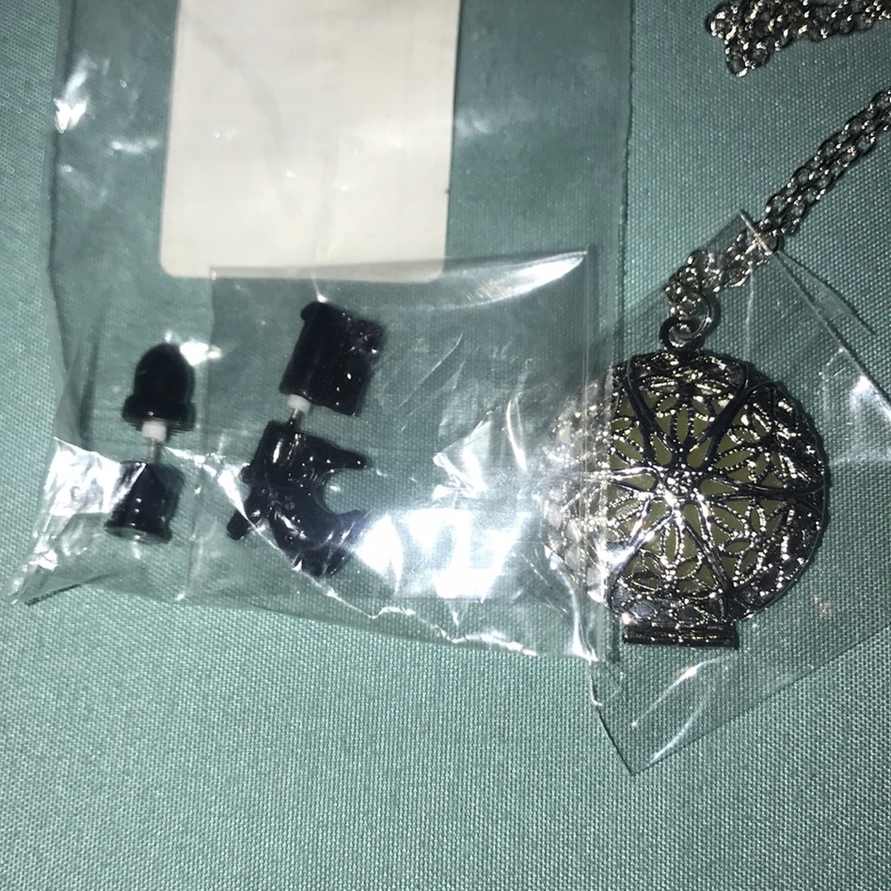 925p EARRINGS & NECKLACE /PISTOL & BULLET EARRINGS - Picture 8 of 8